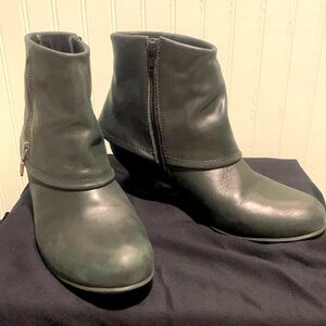 Ankle boots with a kick